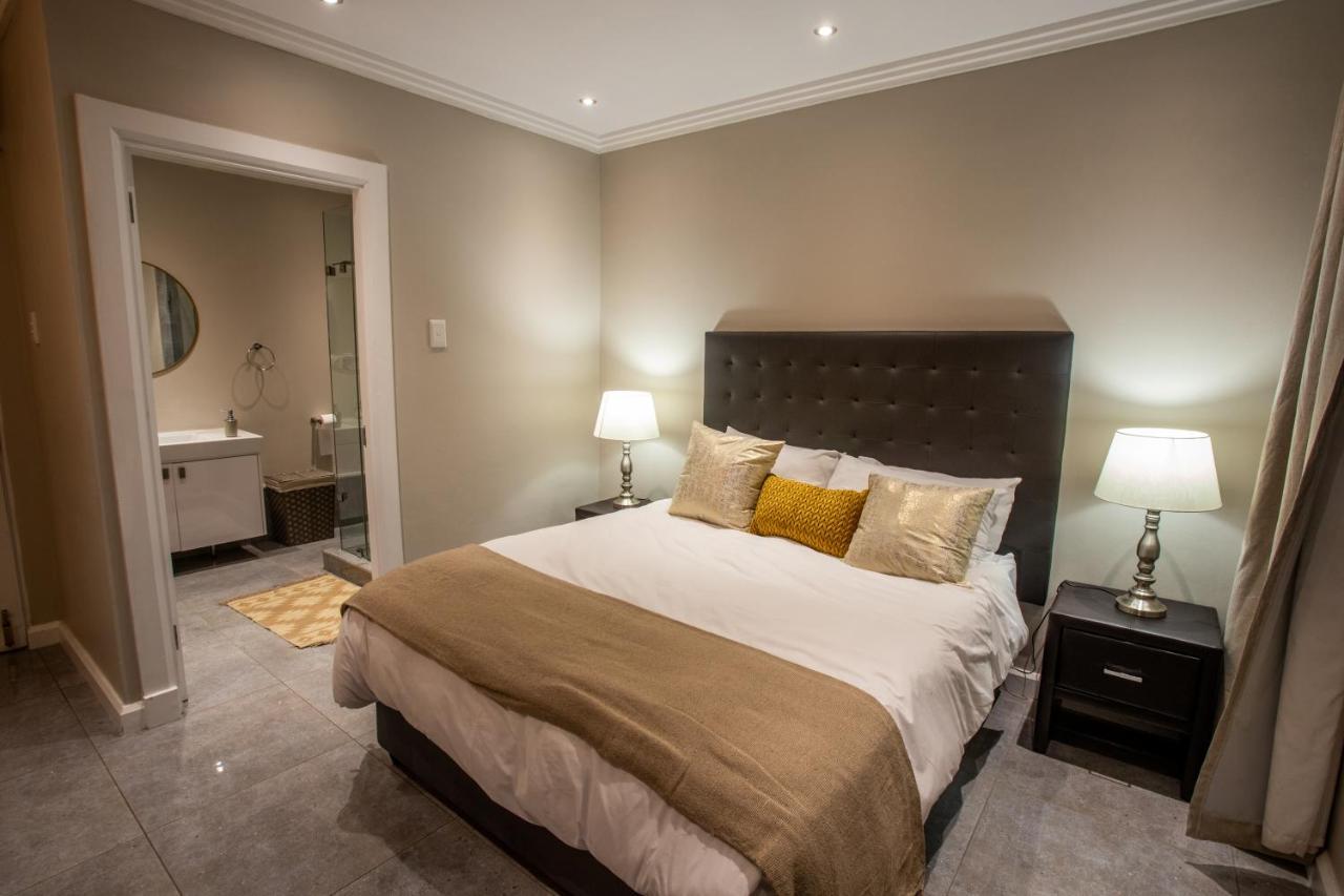 At The Point- Royal Relaxing Retreat Apartment