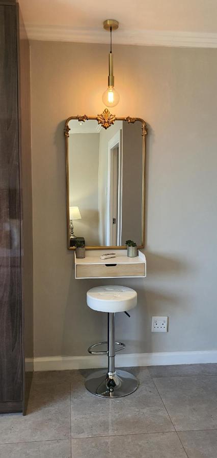 At The Point- Royal Relaxing Retreat Apartment