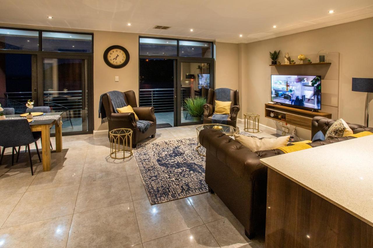 At The Point- Royal Relaxing Retreat Apartment *